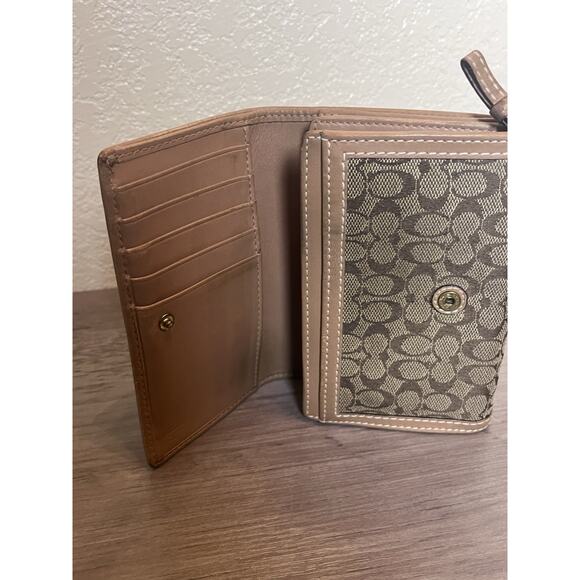 Coach Madison Women's Medium Brown Pleated Leather Bifold Wallet with Snap - Picture 2 of 4